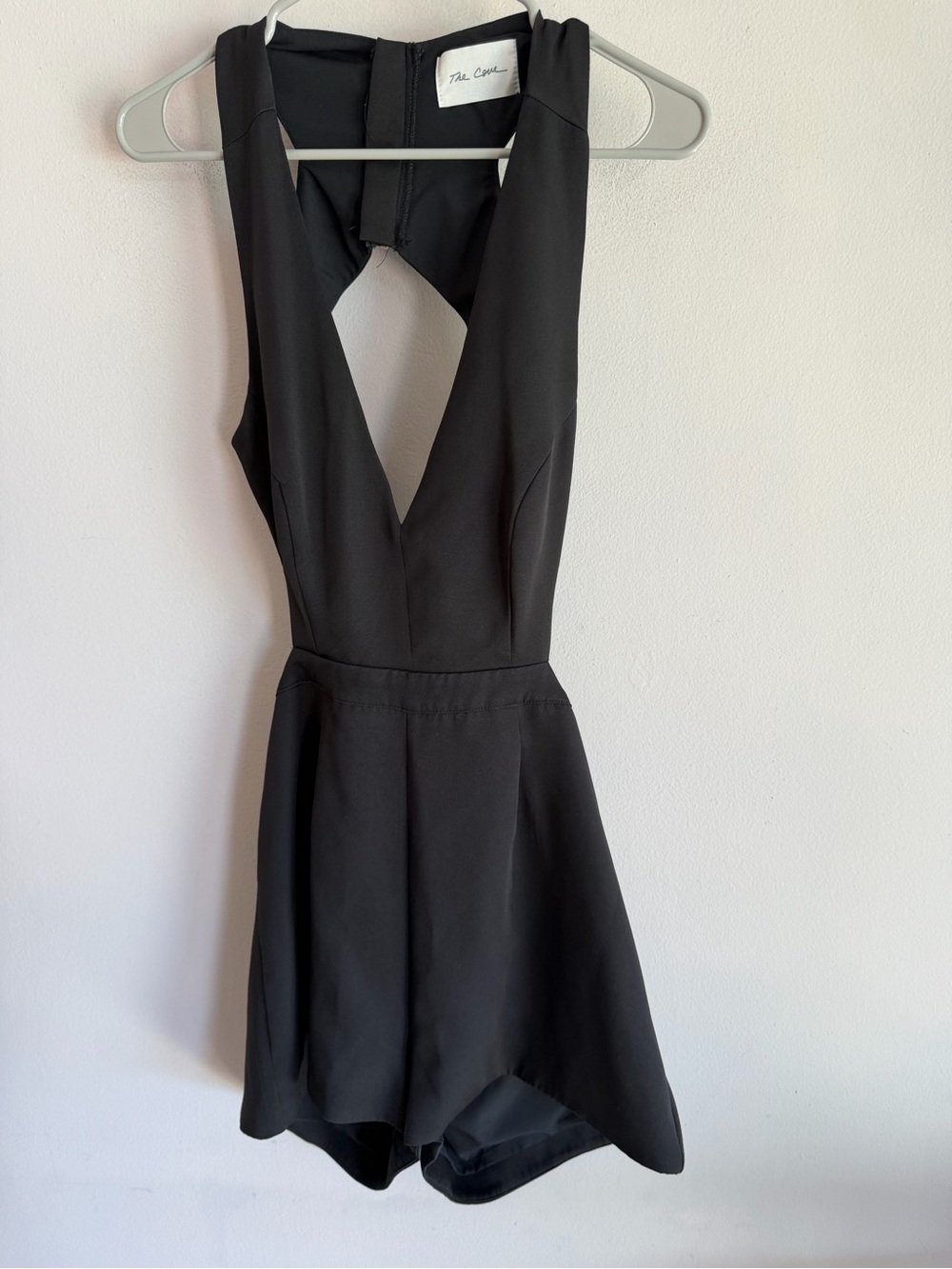 The Cove Black Deep V-Neck Cut Out Back Romper Skort Size Medium GY116